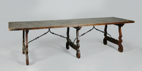 Gran mesa de refectorio en nogal, época Carlos II.Castilla