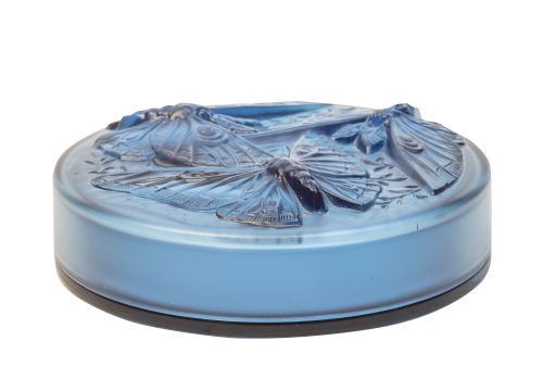 Caja circular art-decó en cristal azul con mariposas en rel