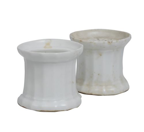 Tintero y secante de porcelana esmaltada.S. XIX.