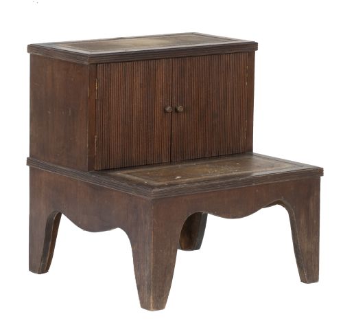 Escalera de biblioteca de madera con dos puertas de palille