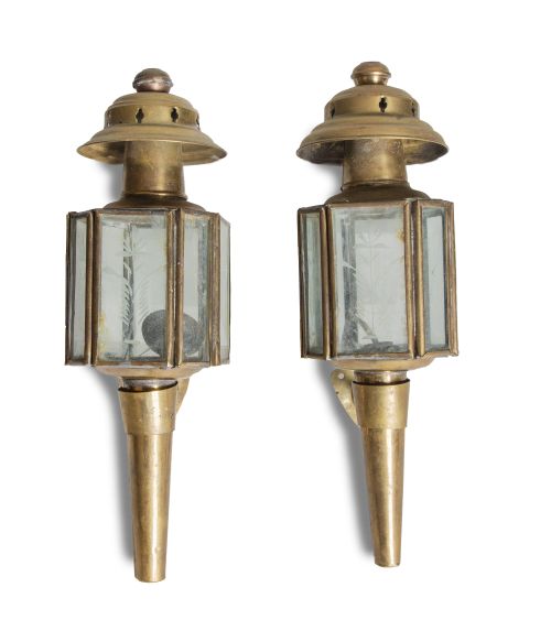 Pareja de faroles de carruaje de latón y cristal grabado.