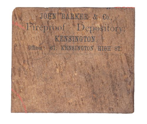 Pareja de "hall chairs" de madera de roble, con placas de e