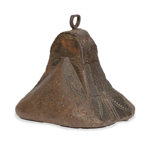 Estribo de madera tallada con gancho de hierro.Trabajo vi