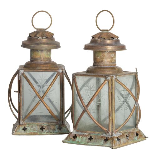 Pareja de faroles de metal dorado y cristal grabado.Final