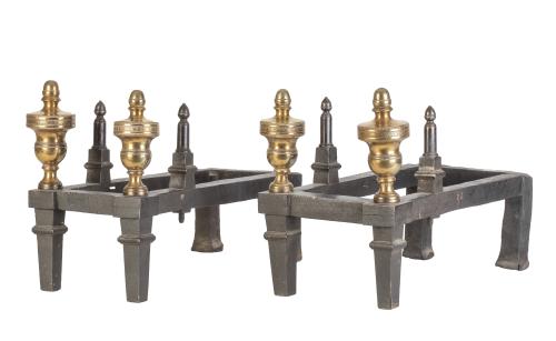 Pareja de morillos de hierro y copas de bronce dorado.Esp