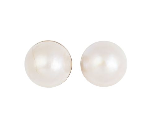 Pendientes de perlas mabe en montura de oro