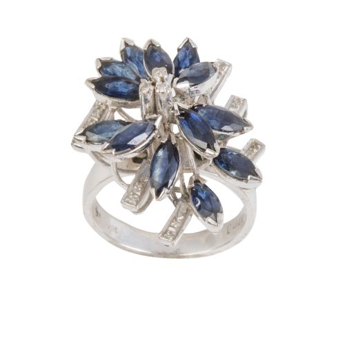 Sortija flor de zafiros talla navette y bandas de brillante