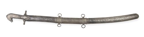 Espada de metal con funda con decoración grabada de flores.