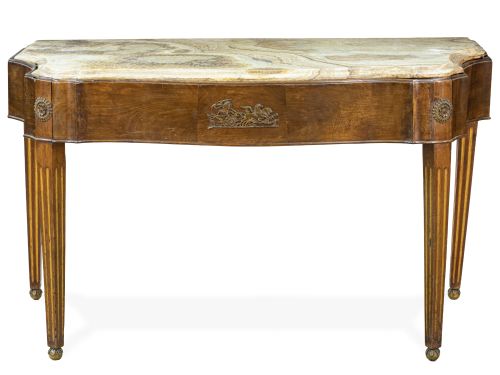 Consola de madera de caoba, con tapa de ónyx marrón.Traba