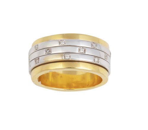 Sortija ancha con tres bandas móviles de brillantes, realiz