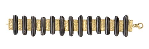 Brazalete ancho con cilindros de coral negro, alternos con 