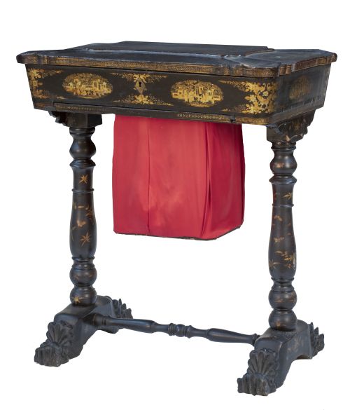 Costurero de madera lacada y dorada.Trabajo chino para la