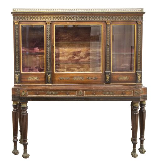 Vitrina sobre mesa de madera de caoba, madera eboniza y mad