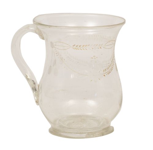 Jarrita de vidrio transparente con decoración grabada y res