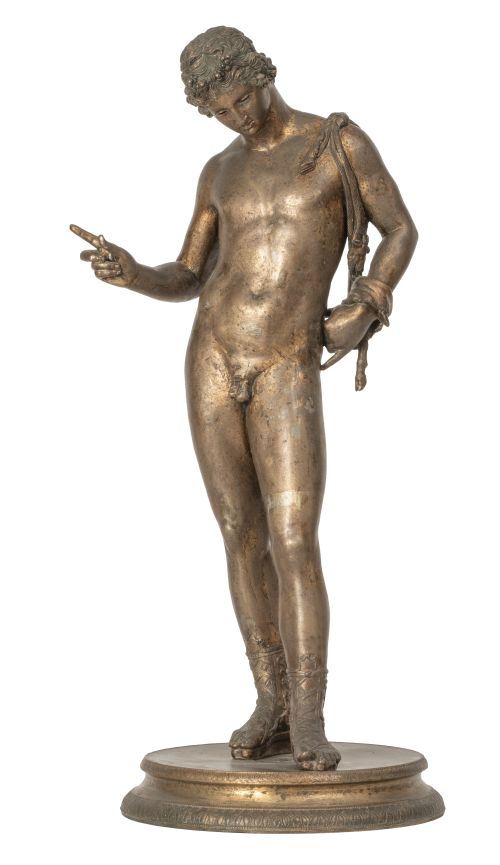 Figura clásica masculina.Escultura de bronce, sobre peana
