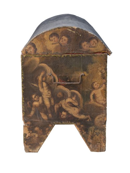 Arcón con el escudo de los carmelitas, con tapa de medio ca