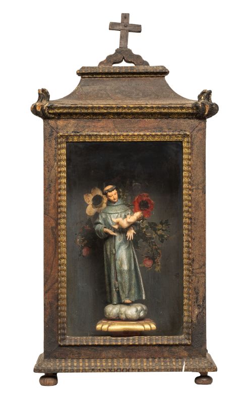 Escaparate de madera tallada, pintada con flores y dorada, 