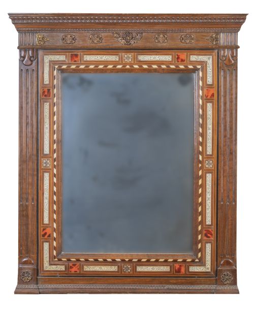 Espejo de madera tallada con aplicaciones de hueso, carey y