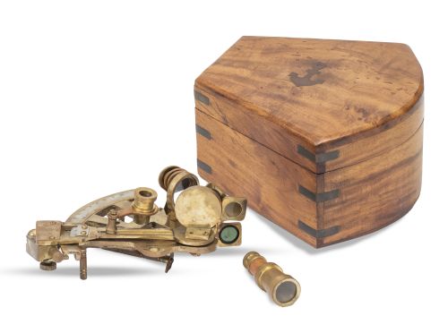 Sextante marino de bronce en su caja de madera original, pr