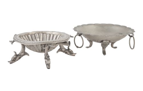 Lote de chofeta de plata sobre patas zoomorfas, con marca f