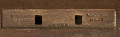 Telescopio de bronce dorado, en su caja de madera original,