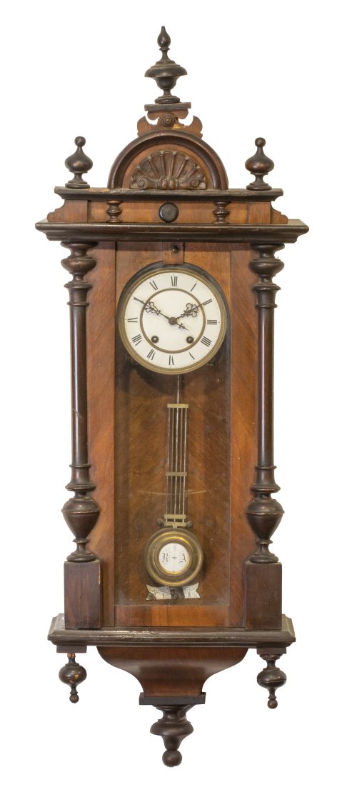 Reloj alfonsino de pared de madera tallada con copete remat