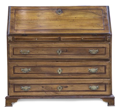 Bureau Carlos IV de madera de nogal y marquetería.Trabajo