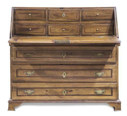 Bureau Carlos IV de madera de nogal y marquetería.Trabajo