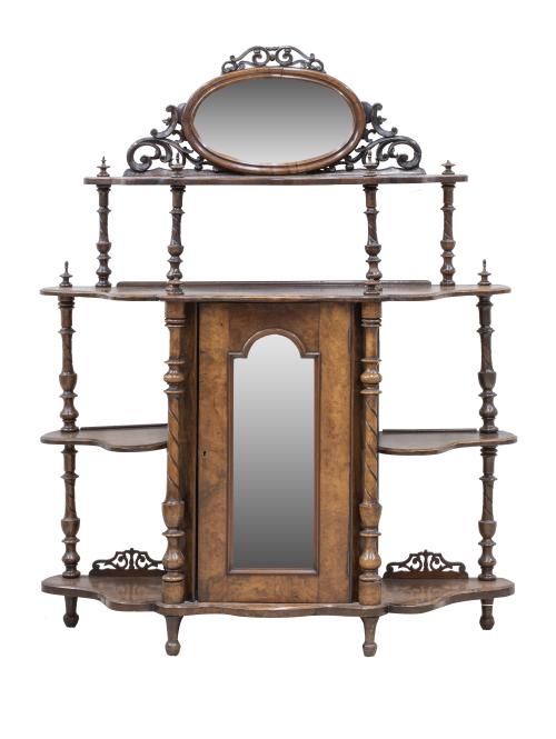 Aparador de madera tallada y torneada de nogal y cristal.