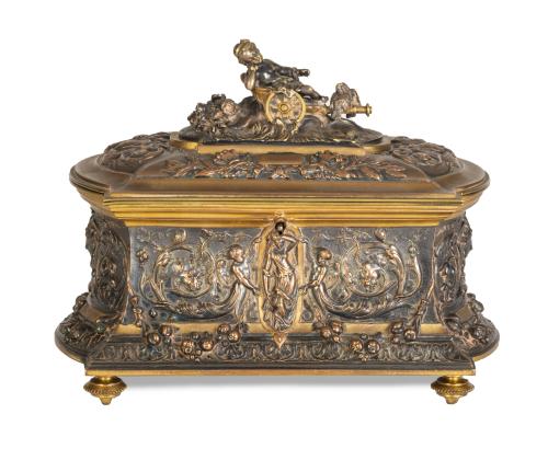 Joyero de bronce de estilo renacentista, con una alegoría e