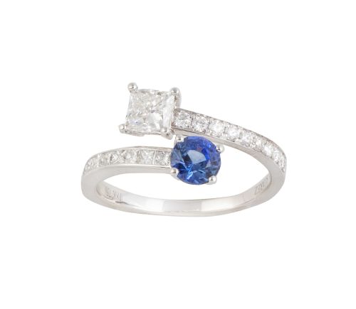 Sortija SUAREZ tu y yo con brillante talla princesa y zafir