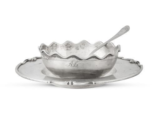 Azucarero sobre plato de plata de ley 800 con iniciales gra