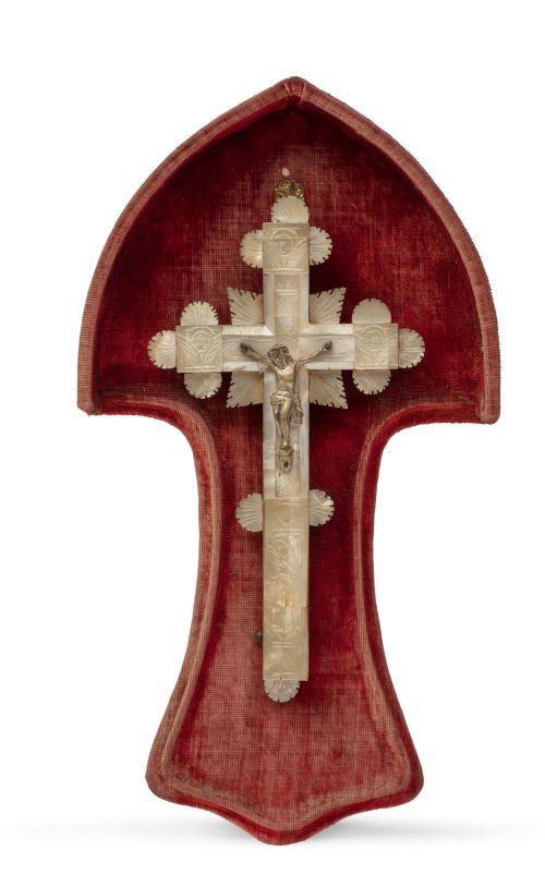 Cruz de nácar.Recuerdo de Tierra Santa, S. XIX.Sobre so