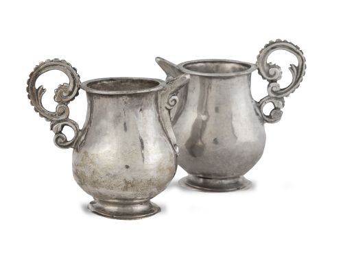 Pareja de vinajeras en plata en su color.España, principi