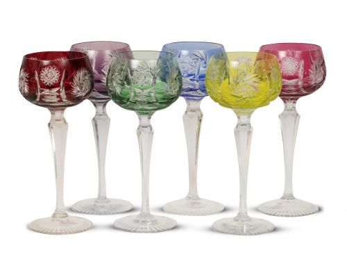 Juego de seis copas de cristal tallado de diferentes colore