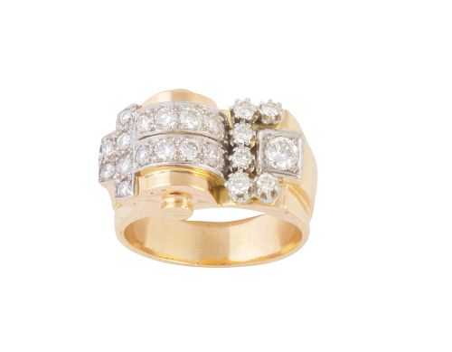 Sortija chevalier de brillantes en diseño asimétrico