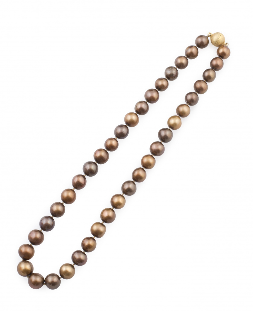 Gargantilla con perlas de agua dulce color cobre y cierre d