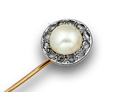 Alfiler de pps s XX  con perla orlada de diamantes de talla