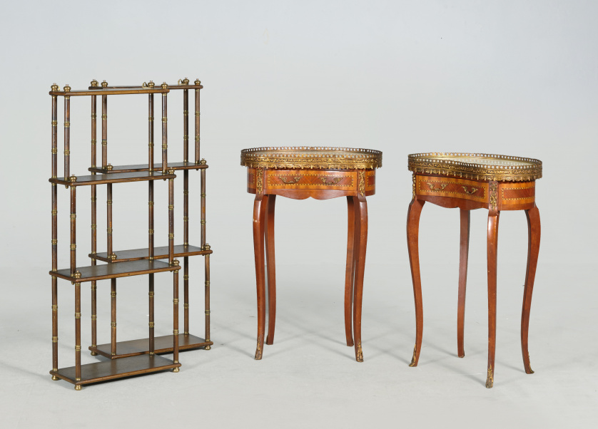 Pareja de mesas de riñón de estilo Luis XV, en madera de ca