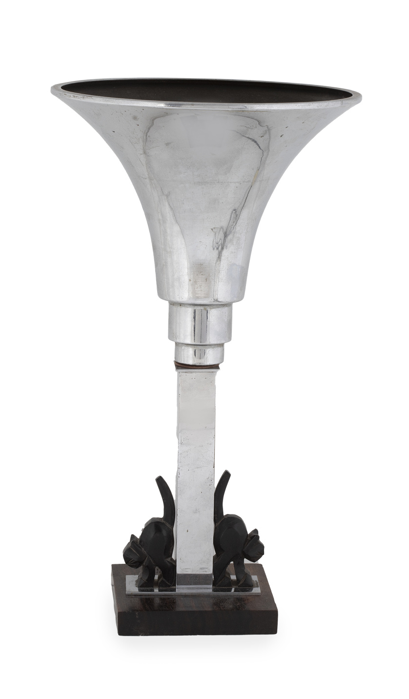 Lámpara de pie de metal en forma cónica.S. XX.