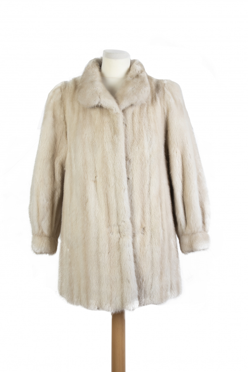 Abrigo corto vintage de piel de visón color marfil