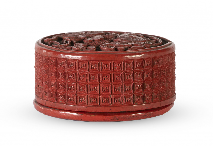 Caja de madera y laca cinnabar.China, dinastía Qing, S. X